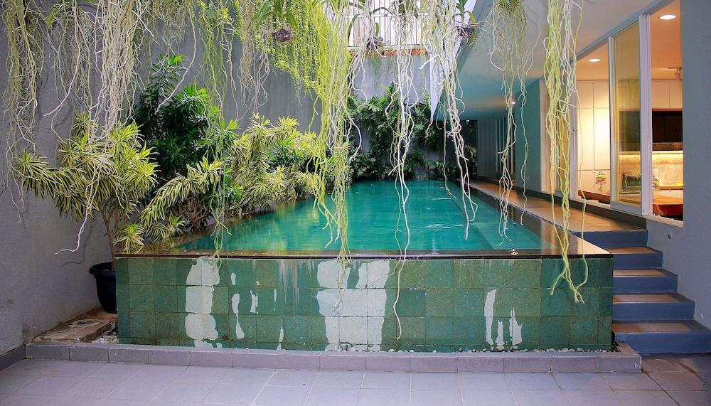Zen Rooms Patra Kuningan Syariah Jakarta Exterior foto